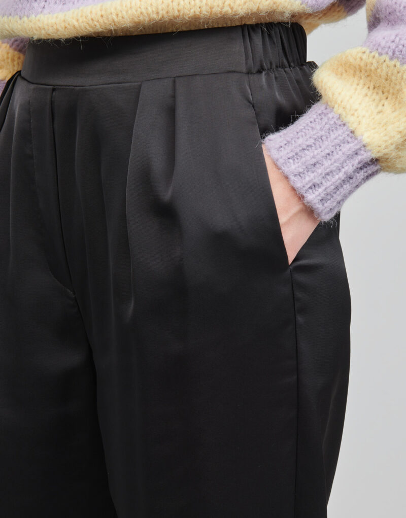Pantaloni morbidi / Pantaloni alla zuava Vero Moda VMKYRA Nero Pantaloni morbidi / Pantaloni alla zuava Donna - 5