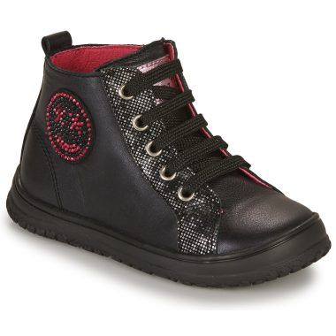 Scarpe Pablosky per bambina ragazza 426312 in nero, eleganti e comode. Ideali per ogni occasione, queste scarpe garantiscono stile e comfort per le piccole. Perfette per il ritorno a scuola e attività quotidiane, rappresentano una scelta di qualità per la moda infantile. Modello resistente e alla moda, ottime per completare il guardaroba delle giovani fashioniste.