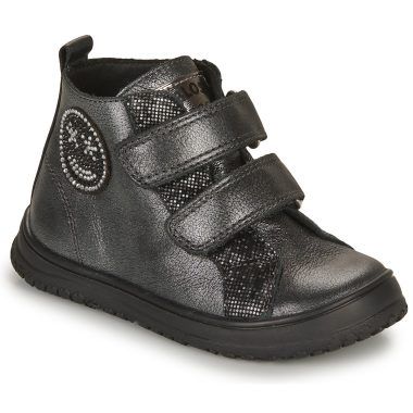 "Scarpe Pablosky per bambina ragazza 426452 in argento, eleganti e alla moda, ideali per ogni occasione. Comfort e stile per le piccole fashioniste. Acquista ora le Pablosky Scarpe bambina ragazza 426452 Argento per un look impeccabile!"