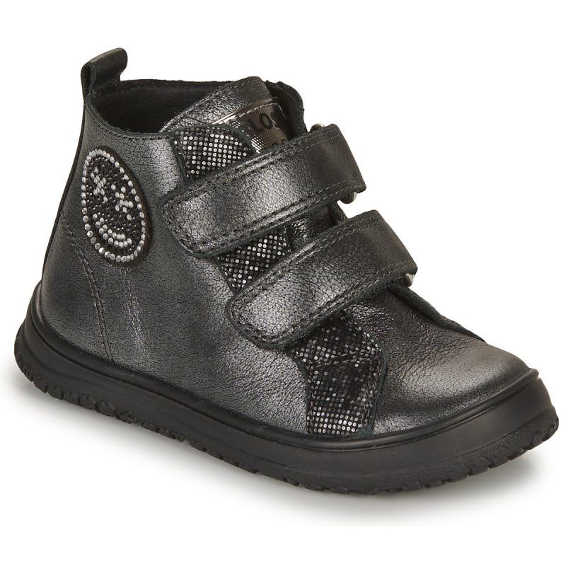 "Scarpe Pablosky per bambina ragazza 426452 in argento, eleganti e alla moda, ideali per ogni occasione. Comfort e stile per le piccole fashioniste. Acquista ora le Pablosky Scarpe bambina ragazza 426452 Argento per un look impeccabile!"