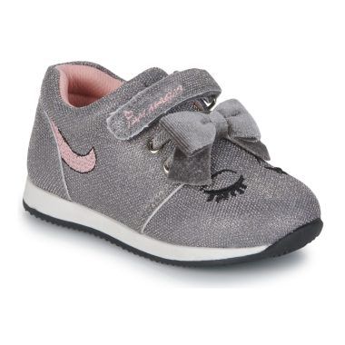 Scarpe bambina ragazza Chicco FIONNERY Argento, eleganti e comode, ideali per ogni occasione. Perfette per aggiungere stile e comfort al guardaroba delle piccole, queste scarpe sono realizzate con materiali di alta qualità. Acquista ora le Chicco Scarpe FIONNERY per un look alla moda e un’ottima vestibilità!