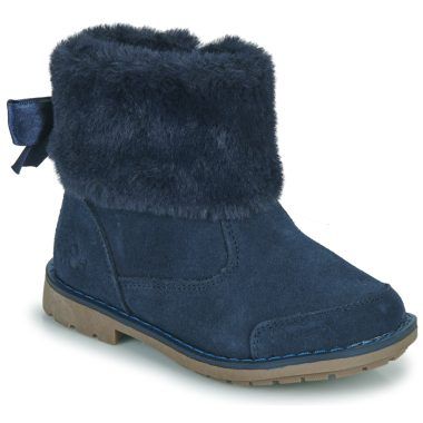 Stivaletti Mod'8 STELIE per bambina ragazza in colore marine, ideali per l'autunno-inverno. Realizzati con materiali di alta qualità, offrono comfort e stile per ogni occasione. Perfetti per completare il look delle giovani fashioniste, questi stivaletti sono dotati di suola antiscivolo e chiusura comoda. Scopri la collezione di calzature per bambini di Mod'8, sinonimo di eleganza e praticità.