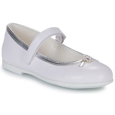 Ballerine Chicco per bambina ragazza modello CIRY in colore bianco, eleganti e confortevoli, ideali per occasioni speciali e uso quotidiano. Perfette per completare l'outfit estivo e mantenere i piedi freschi, queste ballerine sono realizzate con materiali di alta qualità per garantire durata e comodità. Scopri il comfort e lo stile unico delle ballerine Chicco, perfette per ogni giovane fashionista.