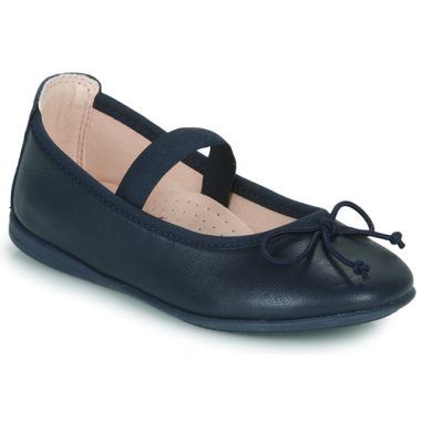 Ballerine bambina ragazza Pablosky 351220 Marine - eleganti e comode scarpe per la primavera estate, perfette per ogni occasione. Design moderno e dettagli curati, realizzate con materiali di alta qualità per garantire comfort e stile. Ideali per la scuola e le uscite con le amiche, queste ballerine uniscono praticità e moda. Acquista ora le Pablosky 351220 per un look impeccabile!