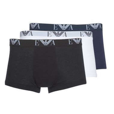 Boxer uomo Emporio Armani CC715-PACK DE 3 di colore nero, set di 3 pezzi, in cotone morbido e traspirante. Ideali per un comfort quotidiano e un look sofisticato, questi underwear sono perfetti per chi cerca stile e qualità. Acquista ora i boxer Emporio Armani per un guardaroba maschile elegante e alla moda.