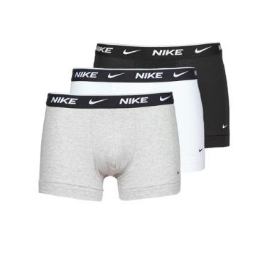 Boxer Uomo Nike EVERYDAY COTTON STRETCH X3 in Nero, realizzati in cotone morbido e traspirante per un comfort ottimale. Design moderno e versatile, ideali per l'uso quotidiano. Acquista ora i boxer Nike per un look sportivo e alla moda.