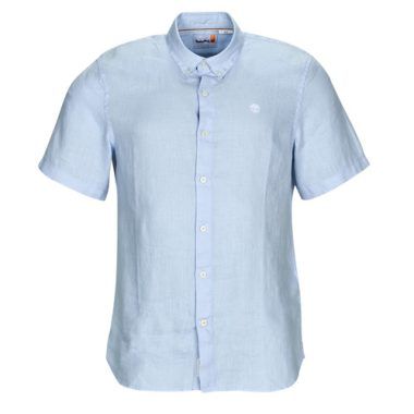 Camicia a maniche corte Uomo Timberland SS Mill River Linen Shirt Slim Blu, realizzata in lino leggero e traspirante. Perfetta per la stagione estiva, offre uno stile elegante e informale. Ideale per outfit casual e occasioni all'aperto, questa camicia aggiunge un tocco di freschezza al guardaroba maschile. Scopri il comfort e la qualità Timberland con questo must-have per uomini alla moda.