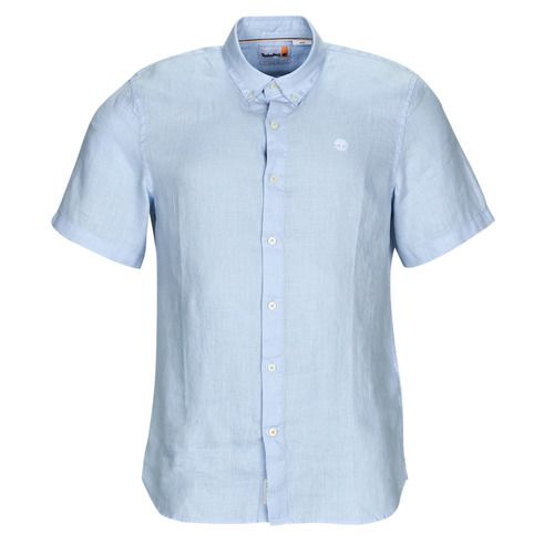 Camicia a maniche corte Uomo Timberland SS Mill River Linen Shirt Slim Blu, realizzata in lino leggero e traspirante. Perfetta per la stagione estiva, offre uno stile elegante e informale. Ideale per outfit casual e occasioni all'aperto, questa camicia aggiunge un tocco di freschezza al guardaroba maschile. Scopri il comfort e la qualità Timberland con questo must-have per uomini alla moda.
