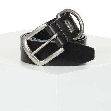 Cintura Uomo Levis LUX LEATHER BELT Nero, elegante e resistente, realizzata in morbida pelle di alta qualità. Perfetta per completare ogni look maschile, ideale per ogni occasione. Acquista ora la tua Cintura Levis e aggiungi un tocco di stile al tuo guardaroba.