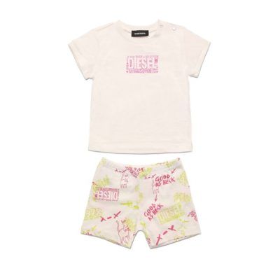 Completo ragazza Diesel SILLIN Multicolore, ideale per look alla moda. Realizzato in tessuto di alta qualità, questo completo versatile è perfetto per ogni occasione. Disponibile in diverse taglie, offre comfort e stile per la tua giovane fashionista. Acquista ora il completo Diesel SILLIN per un outfit unico e trendy!