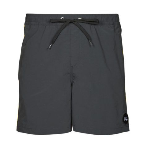 Costume Bermuda da spiaggia uomo Quiksilver OCEANMADE BEACH PLEASE VL 16 in colore nero, realizzato con materiali sostenibili. Ideale per le giornate estive al mare, offre comfort e stile. Perfetto per nuotare o rilassarsi in spiaggia, questo bermuda è un must-have per l'abbigliamento da spiaggia maschile. Ottimizza il tuo look estivo con il costume Quiksilver OCEANMADE BEACH PLEASE VL 16.