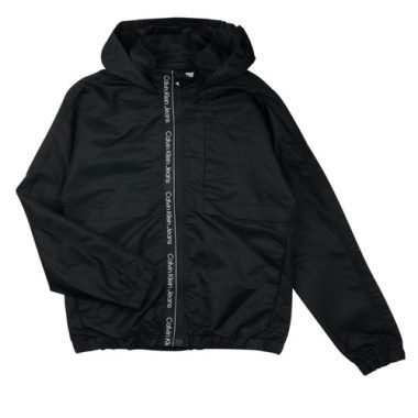 Giubbotto bambino ragazzo Calvin Klein Jeans LOGO TAPE JACKET Nero, giacca elegante e trendy per ragazzi, realizzata in materiale di alta qualità, perfetta per le stagioni più fresche, con logo distintivo e design moderno, ideale per outfit casual e alla moda.
