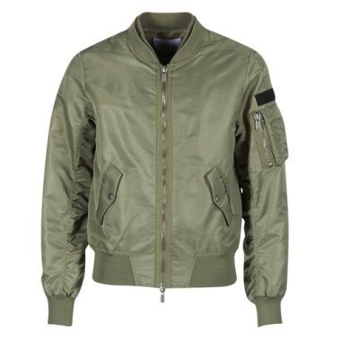 Giubbotto uomo Eleven Paris JUXY Kaki, un capo alla moda perfetto per ogni stagione. Realizzato in materiale di alta qualità, questo giubbotto offre comfort e stile. Ideale per outfit casual e di tendenza, il giubbotto JUXY è un must-have per l'armadio di ogni uomo. Scopri il tuo nuovo look con il giubbotto Eleven Paris!