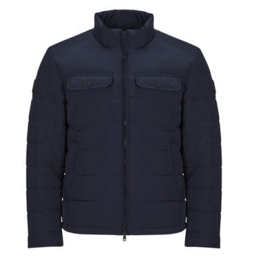 Giubbotto uomo Gant CHANNEL QUILTED JACKET in color Marine, progettato per un comfort eccezionale e uno stile moderno. Scopri il calore e la versatilità di questo giubbotto imbottito, ideale per le stagioni autunnali e invernali. Perfetto per abbinamenti casual e quotidiani, il Gant CHANNEL QUILTED JACKET è un must-have per ogni guardaroba maschile. Acquista ora per elevare il tuo look!