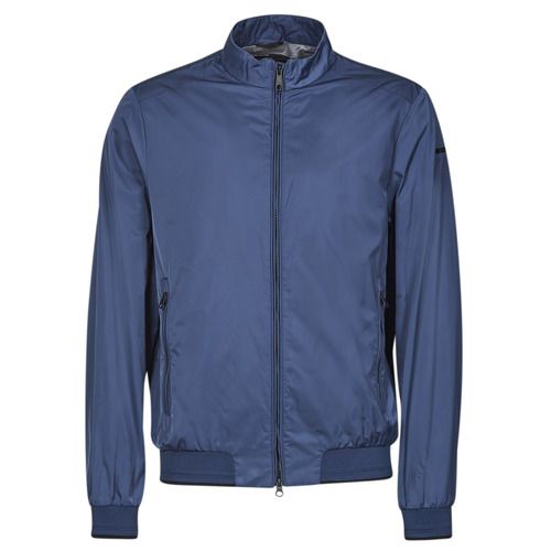 Giubbotto uomo Geox TEVERE Marine, un elegante giubbotti per uomo progettato per offrire comfort e stile, perfetto per le stagioni autunnali e invernali. Realizzato con materiali di alta qualità, questo giubbotto è resistente all'acqua e traspirante, ideale per ogni occasione. Disponibile nel colore marine, il Geox Giubbotto TEVERE è un'ottima scelta per chi cerca un capo versatile e alla moda.