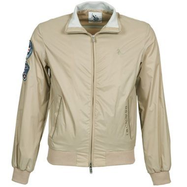 Giubbotto U.S. Polo Assn. PLAYER Beige per uomo, ideale per outfit casual e di stile. Realizzato con materiali di alta qualità, offre comfort e versatilità per ogni stagione. Perfetto per completare il tuo look con eleganza. Disponibile ora!