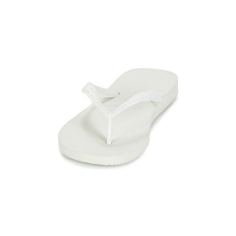 ideali per l'estate e per il tempo libero. Queste infradito eleganti offrono comfort e stile