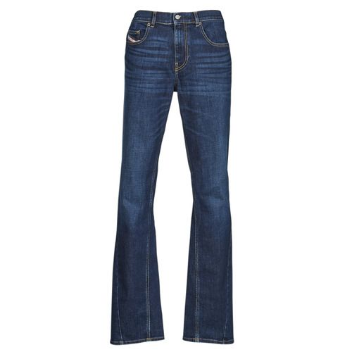 Jeans Bootcut Uomo Diesel 2021 Blu, modello elegante e moderno, ideale per un look casual. Realizzati in denim di alta qualità, questi jeans offrono comfort e stile. Perfetti da abbinare a t-shirt e scarpe sportive per un outfit informale. Acquista ora i Jeans Bootcut Uomo Diesel 2021 Blu per un guardaroba alla moda.