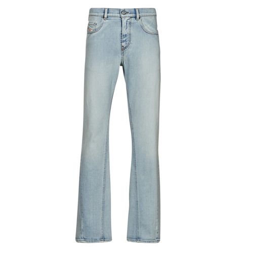 Jeans Bootcut Uomo Diesel 2021 Blu - Stile moderno e comfort eccezionale, questi jeans Diesel sono perfetti per outfit casual e alla moda. Realizzati con materiali di alta qualità, offrono una vestibilità ideale per ogni occasione. Scopri il tuo nuovo look con i jeans Bootcut Diesel 2021 Blu, l'aggiunta perfetta al tuo guardaroba.