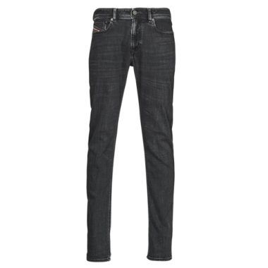 Jeans skinny uomo Diesel 1979 SLEENKER in colore nero, modello elegante e moderno, perfetto per ogni occasione. Realizzati con materiali di alta qualità, questi jeans offrono una vestibilità slim che valorizza la figura. Ideali per un look casual-chic, i jeans Diesel 1979 SLEENKER sono un must-have per il guardaroba maschile. Acquista ora i tuoi Diesel 1979 SLEENKER neri per uno stile senza tempo.