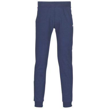 Pantaloni sportivi uomo Le Coq Sportif ESS PANT SLIM N°1 M Blu, perfetti per il fitness e il tempo libero. Realizzati in materiale traspirante e leggero, offrono un fit slim per comfort e stile. Ideali per attività sportive e casual, questi pantaloni rappresentano l'unione perfetta di sportività e design contemporaneo. Disponibili nella colorazione blu elegante, sono un must-have nel guardaroba di ogni uomo attivo.