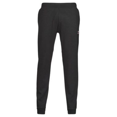 Pantaloni sportivi uomo Le Coq Sportif ESS Pant Regular N°3 M neri, ideali per attività sportive e relax. Realizzati con materiali di alta qualità per comfort e stile, questi pantaloni offrono una vestibilità regolare e un design moderno. Perfetti per il fitness e la vita quotidiana, rappresentano un elemento essenziale del guardaroba maschile. Acquista ora per uno stile sportivo e versatile!