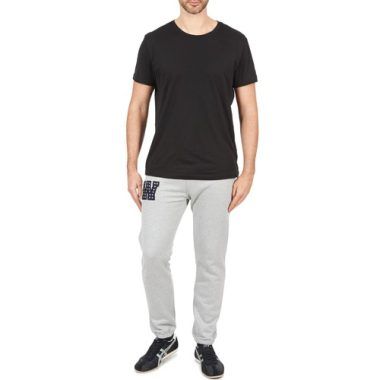 Pantaloni Sportivi Uomo Wati B JOGUS Grigio, ideali per il tempo libero e l'attività fisica. Comodi e versatili, offrono un perfetto equilibrio tra stile e funzionalità. Realizzati in materiali di alta qualità, garantiscono durata e comfort. Scopri il look sportivo e alla moda con i pantaloni Wati B JOGUS Grigio, perfetti per ogni occasione. Scegli il tuo stile, scegli Wati B.