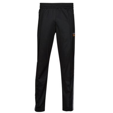 Pantaloni sportivi uomo adidas FB NATIONS TP neri, ideali per attività sportive e tempo libero, realizzati con materiali di alta qualità per comfort e traspirabilità. Design moderno con logo adidas, perfetti per un look casual e dinamico. Acquista ora i pantaloni sportivi adidas per un outfits versatile e alla moda.