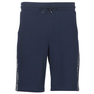 Pantaloni corti uomo Tommy Hilfiger AUTHENTIC-UM0UM00707 in blu, realizzati con un design elegante e moderno, ideali per ogni occasione estiva. Scopri il comfort e la qualità del marchio Tommy Hilfiger, perfetti per un look casual e alla moda. Acquista ora i pantaloni corti uomo Tommy Hilfiger AUTHENTIC-UM0UM00707 blu per un outfit impeccabile.