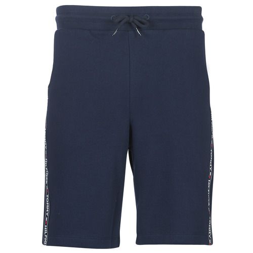 Pantaloni corti uomo Tommy Hilfiger AUTHENTIC-UM0UM00707 in blu, realizzati con un design elegante e moderno, ideali per ogni occasione estiva. Scopri il comfort e la qualità del marchio Tommy Hilfiger, perfetti per un look casual e alla moda. Acquista ora i pantaloni corti uomo Tommy Hilfiger AUTHENTIC-UM0UM00707 blu per un outfit impeccabile.