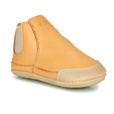 Pantofole Easy Peasy per bambina ragazza IMOOV di colore marrone, realizzate in materiali ecologici e sostenibili, ideali per garantire comfort e stile nei momenti di relax. Design accattivante e versatile, perfette per l'uso in casa. Acquista ora le pantofole Easy Peasy per un tocco di moda e praticità nel guardaroba della tua bambina.