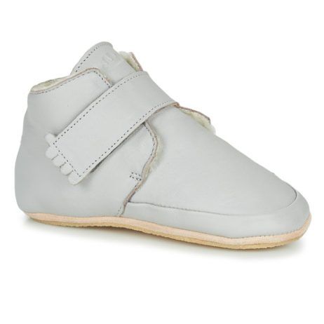 Pantofole Easy Peasy per bambina ragazza WINTERBLUE in grigio, realizzate con materiali di alta qualità per garantire comfort e calore. Design elegante e colore versatile, perfetto per l'inverno. Ideali per uso domestico e adatte a ogni occasione. Compra ora le pantofole Easy Peasy per garantire il massimo benessere ai piedi della tua piccola!