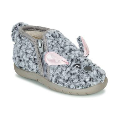 Pantofole per bambina Little Mary LAPINZIP Grigio, eleganti e comode, perfette per la casa. Realizzate con materiali di alta qualità, offrono comfort e sostegno per i piedi delle più piccole. Design alla moda e colore grigio versatile, ideali per ogni outfit. Acquista ora le Pantofole Little Mary LAPINZIP per un tocco di stile e praticità!