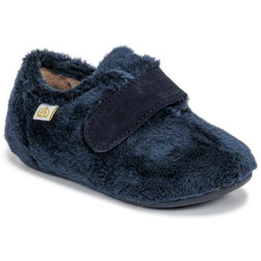 Pantofole Citrouille et Compagnie per bambino ragazzo modello LAFINOU in blu, ideali per comfort e stile. Perfette per la casa, realizzate con materiali di alta qualità, queste pantofole offrono una calzata comoda e sicura. Aggiungi un tocco di allegria alle giornate del tuo bambino con queste pantofole uniche e alla moda.