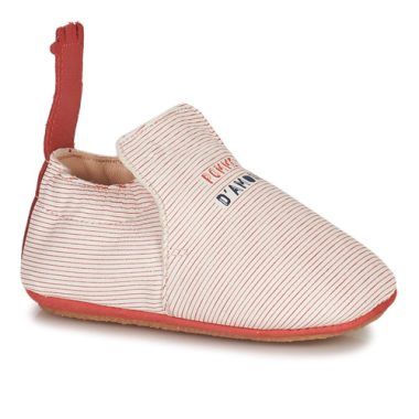 Pantofole Easy Peasy per bambini, modello ragazzo BLUBLU in rosso, ideali per comfort e stile. Perfette per uso domestico, realizzate con materiali di alta qualità per un'ottima vestibilità e durata. Prodotto perfetto per bambini attivi, unisci moda e praticità con le pantofole Easy Peasy.