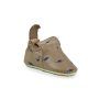 Pantofole Easy Peasy per bambini MY BLUBLU in marrone, perfette per il comfort quotidiano. Realizzate in materiali naturali, queste pantofole uniscono stile e praticità, ideali per casa e scuola. Scegli la qualità e il design distintivo delle pantofole Easy Peasy per il tuo bambino.