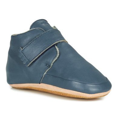 Pantofole Easy Peasy per bambini e ragazzi WINTERBLUE in colorazione blu, ideali per l'inverno. Design comodo e pratico, perfette per mantenere i piedi caldi e protetti. Realizzate con materiali di alta qualità, queste pantofole sono l'accessorio perfetto per il comfort quotidiano dei più piccoli.
