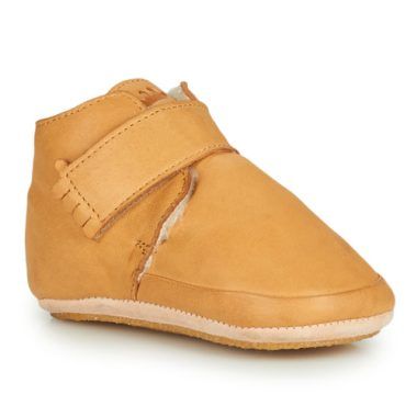 Pantofole Easy Peasy per bambini ragazzo modello WINTERBLUE in colorazione marrone, ideali per comfort e stile. Perfette per l'inverno, queste pantofole offrono un design elegante e una calzata sicura. Scegli Easy Peasy per tenere i piedi del tuo bambino al caldo e alla moda.