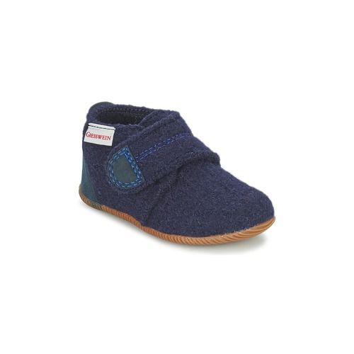 Pantofole Giesswein per bambino e ragazzo modello OBERSTAUFEN in blu, ideali per garantire comfort e calore; realizzate in materiali di alta qualità, perfette per l'uso quotidiano a casa. Scegli il stile e il benessere per i tuoi piccoli con queste pantofole Giesswein.