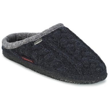 Pantofole Giesswein NEUDAU Blu per uomo, realizzate in morbido materiale, perfette per il comfort quotidiano. Ideali per la casa e momenti di relax, queste pantofole offrono stile e funzionalità. Scopri il comfort esclusivo delle pantofole Giesswein NEUDAU Blu, la scelta perfetta per un look casual e accogliente.