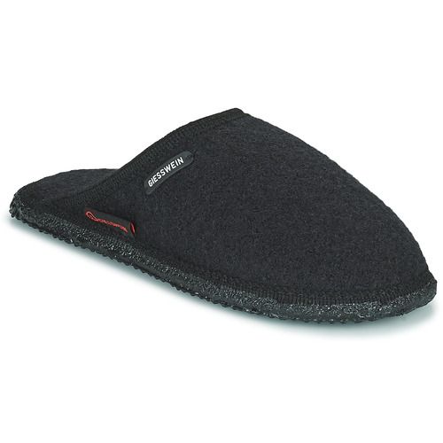 Pantofole Giesswein TINO Nero per uomo, eleganti e confortevoli, ideali per l'uso domestico. Realizzate con materiali di alta qualità, offrono un'ottima traspirabilità e comfort durante tutto il giorno. Perfette per chi cerca stile e praticità, queste pantofole sono un must-have per l'abbigliamento casual maschile.