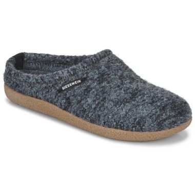 Pantofole Uomo Giesswein VEITSCH Grigio, comode e eleganti, ideali per l'uso domestico. Queste pantofole di alta qualità offrono comfort e calore grazie al design morbido e alla colorazione grigia versatile, perfette per ogni stagione. Acquista ora le pantofole Giesswein VEITSCH per un tocco di stile e benessere nella tua casa.