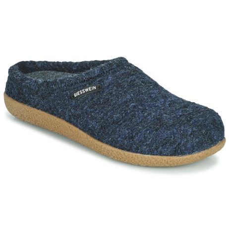 Pantofole uomo Giesswein VEITSH blu, comode e eleganti, ideali per l'uso domestico. Realizzate in materiale di alta qualità, queste pantofole offrono comfort e stile per ogni occasione. Perfette per rilassarsi a casa, sono altamente consigliate per chi cerca calzature alla moda e funzionali. Acquista ora le tue Giesswein VEITSH blu e goditi il massimo del relax!