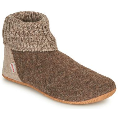 Pantofole uomo Giesswein WILDPOLDSRIED in beige, perfette per il comfort quotidiano e il relax a casa. Realizzate con materiali di alta qualità, queste pantofole offrono un ottimo supporto e una calzata perfetta. Ideali per chi cerca stile e comodità, le Giesswein WILDPOLDSRIED sono un must-have per il tuo guardaroba.