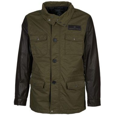 Parka Uomo Freeman T.Porter MUFFLE MIX Verde, elegante e alla moda, perfetto per l'inverno. Realizzato in un materiale di alta qualità, offre calore e comfort. Ideale per un look casual e versatile, facilmente abbinabile a jeans o pantaloni. Scopri il tuo stile con il parka Freeman T.Porter, un must-have per la stagione!