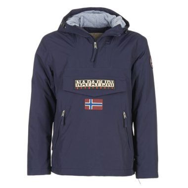Parka Uomo Napapijri RAINFOREST WINTER POCKET Marine, un capo d'abbigliamento elegante e funzionale, ideale per affrontare il freddo in stile. Questo parka offre comfort e protezione, caratterizzato da un design moderno e pratico, perfetto per tutte le avventure invernali. Realizzato con materiali di alta qualità, è l'ideale per chi cerca un look casual ma ricercato. Acquista ora il tuo Napapijri RAINFOREST WINTER POCKET Marine e preparati a sfidare il freddo con classe.