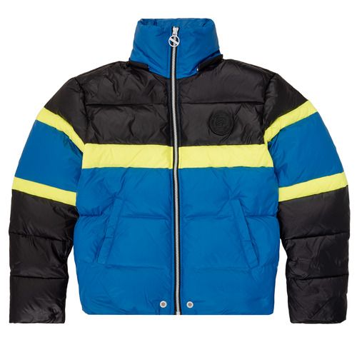 Piumino ragazzo Diesel JMARTOS Blu, un capo d'abbigliamento elegante e caldo, ideale per l'inverno. Realizzato con materiali di alta qualità, offre comfort e stile per i più giovani. Perfetto per outfit casual e attività all'aperto, questo piumino è un must-have per la stagione fredda. Scegli il piumino Diesel JMARTOS per garantire al tuo ragazzo un look alla moda e protezione dal freddo.