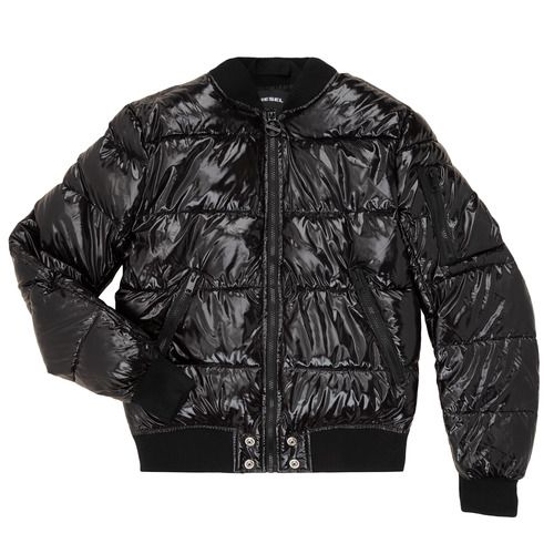 Piumino ragazzo Diesel JONY Nero, giacca invernale elegante e versatile, realizzata in tessuto resistente per un comfort ottimale. Design moderno con dettagli raffinati, ideale per bambini e adolescenti. Perfetto per affrontare il freddo con stile. Acquista ora il tuo Diesel Piumino JONY Nero per un look trendy e protettivo durante la stagione invernale.