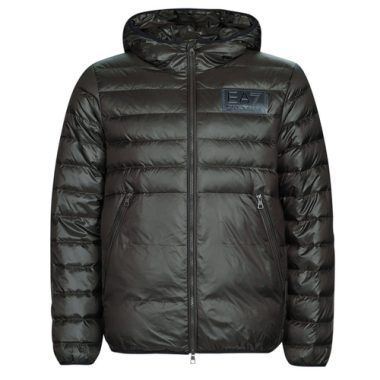 Piumino Uomo Emporio Armani EA7 6LPB16 Verde, un'elegante giacca imbottita perfetta per l'inverno. Realizzato con materiali di alta qualità, offre calore e comfort senza sacrificare lo stile. Ideale per look casual o sportivi, questo piumino è una scelta perfetta per uomini alla moda. Disponibile nel classico colore verde, rappresenta l'eccellenza e il design distintivo di Emporio Armani EA7.