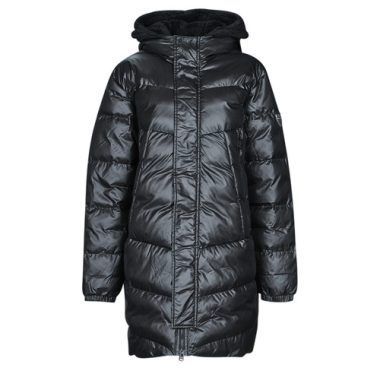 Piumino Uomo Emporio Armani EA7 6LPK01 Nero, elegante giacca invernale, realizzata in materiali di alta qualità per garantire calore e stile. Perfetto per un look alla moda, ideale per il freddo invernale. Acquista ora il tuo piumino Emporio Armani EA7 6LPK01 Nero e aggiungi un tocco di classe al tuo guardaroba.